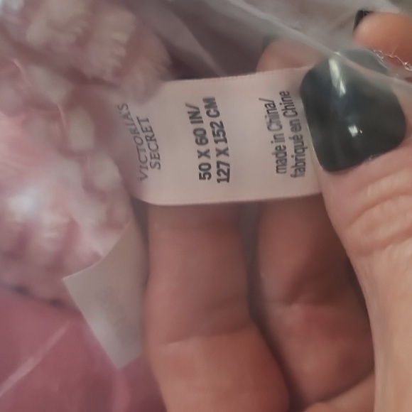 ❤️💘Victoria's Secret Cozy Plush Blanket•Valentine's Day Special 💘❤️ - Picture 5 of 5